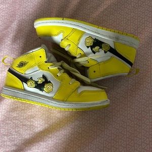 Yellow Jordan 1s Low